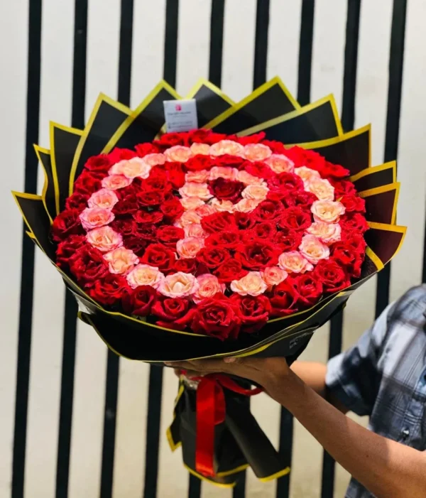 Flower bouquet of 120 pcs red and pink roses